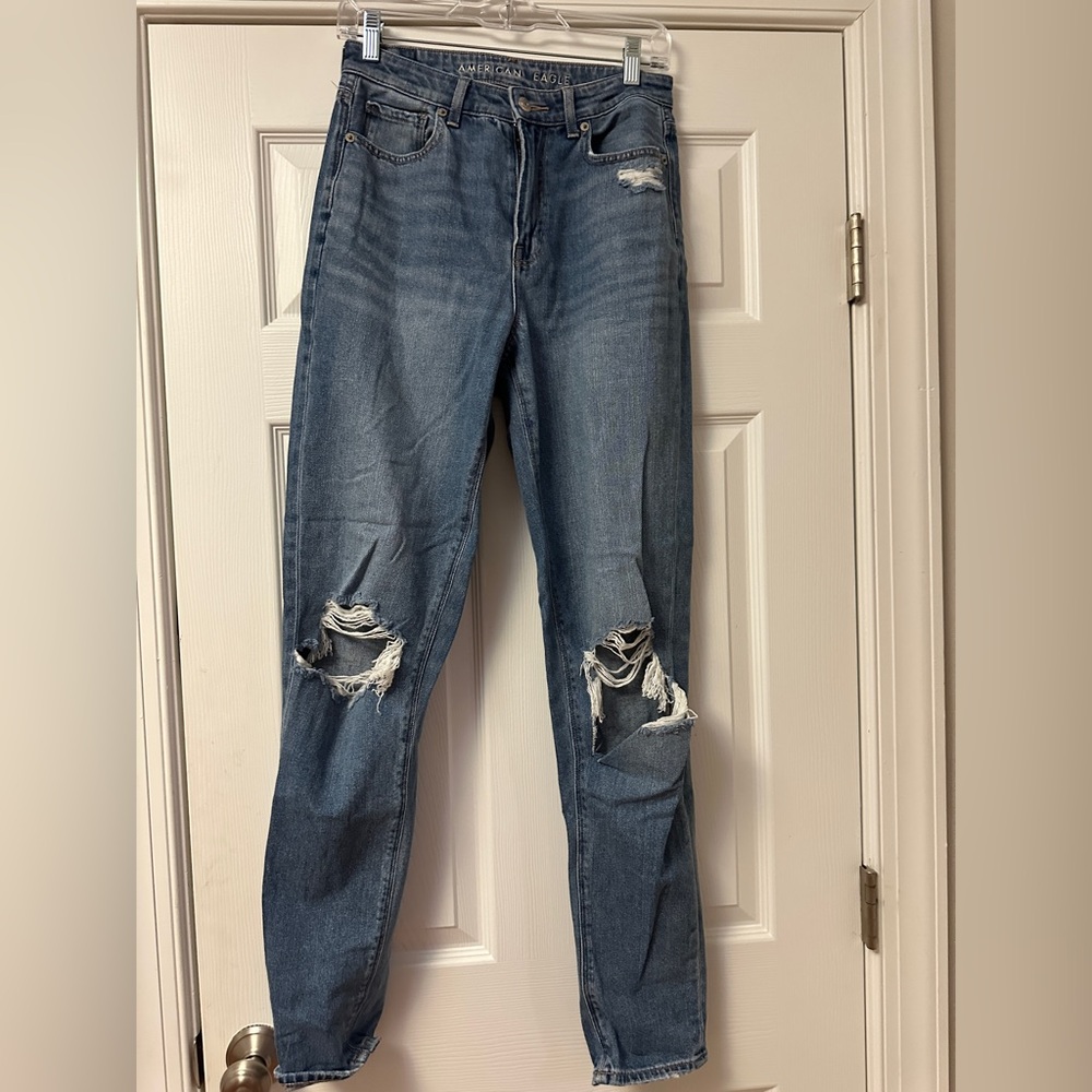 American Eagle Comfort Stretch Waistband Mom Jean size 2.